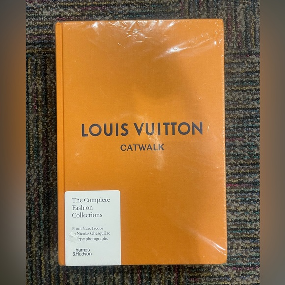 Louis Vuitton book - Picture 2 of 3
